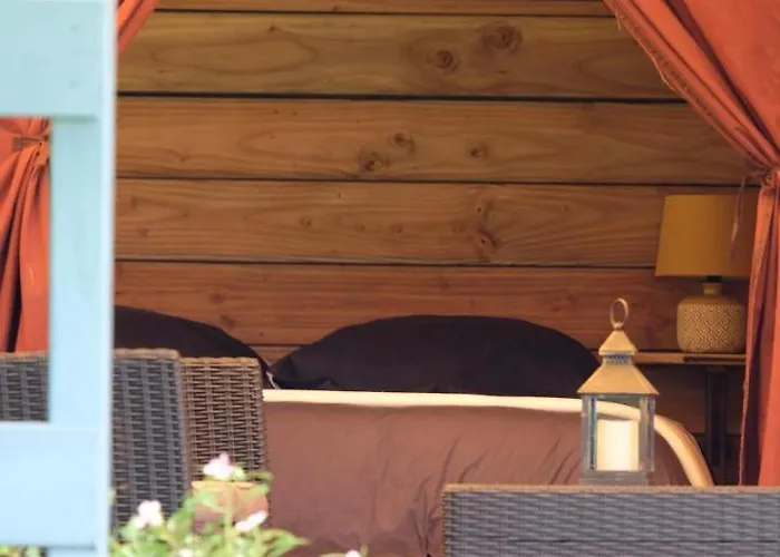 Oda ve Kahvaltı Domaine Les Miquels 3*