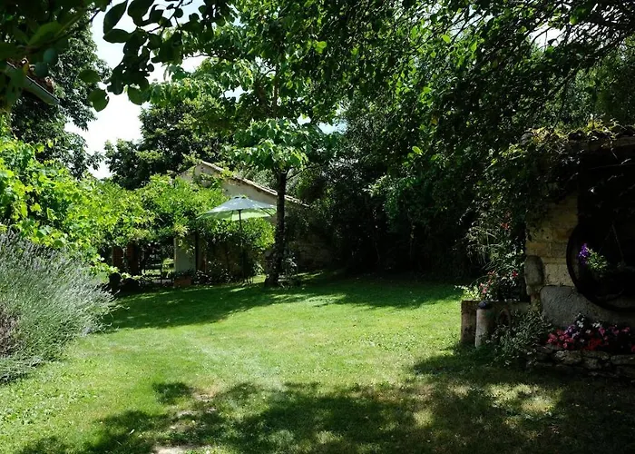 Oda ve Kahvaltı Domaine Les Miquels 3*